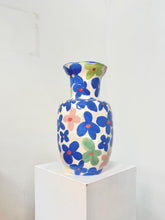 Cargar imagen en el visor de la galería, Jarrón flores azul ❤️
