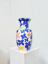 Cargar imagen en el visor de la galería, Jarrón flores azul ❤️